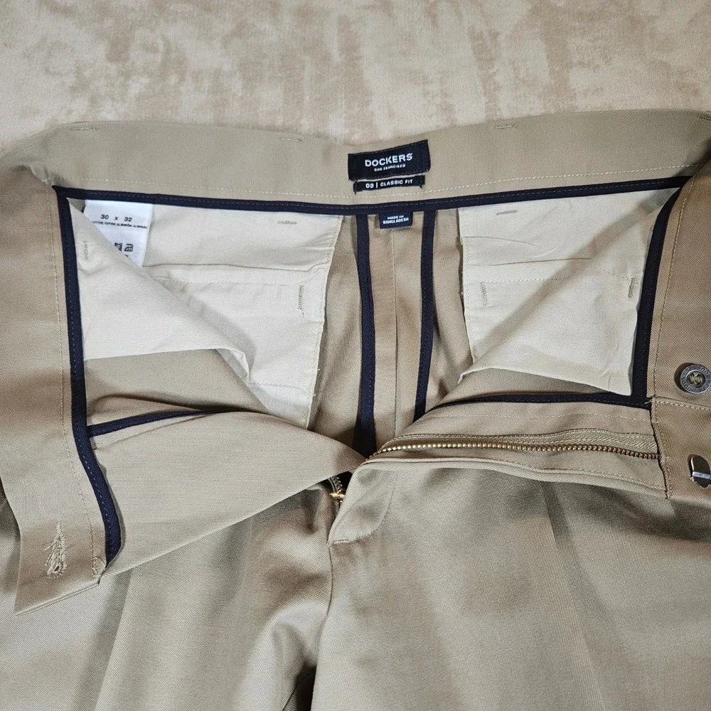 Dockers Men's D3 Classic Fit Pleated Chinos Khaki Tan Cotton Pants 30x32